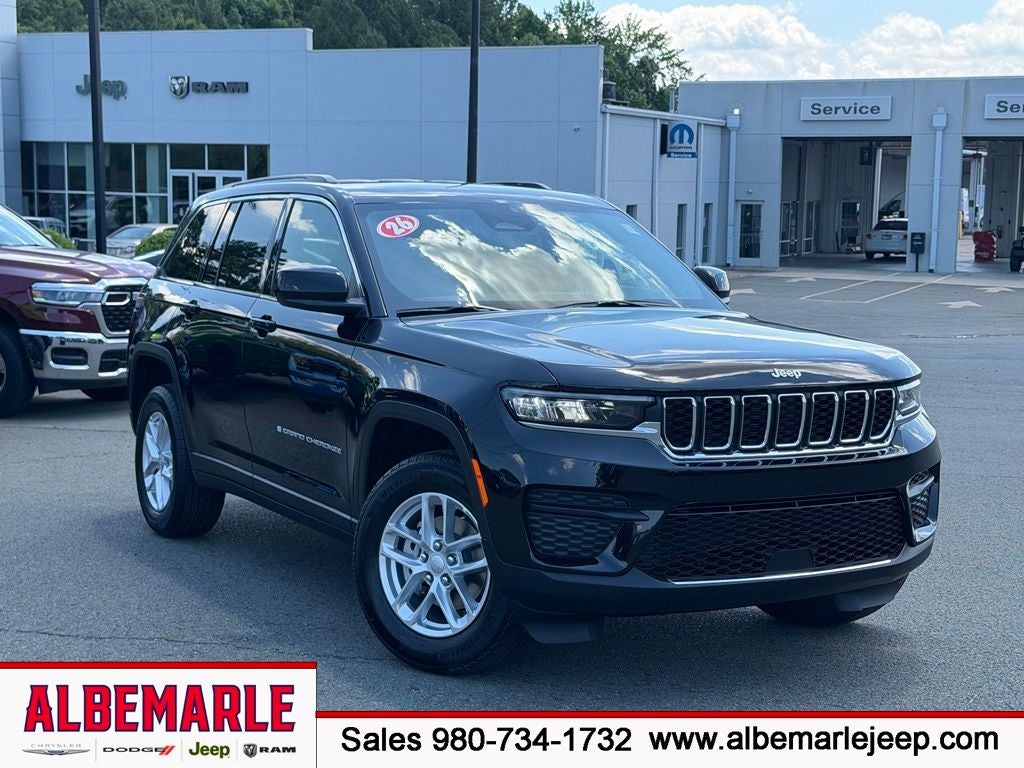 2026 Jeep Grand Cherokee Laredo 4x2