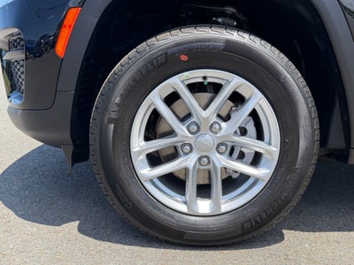 2026 Jeep Grand Cherokee Laredo 4x2