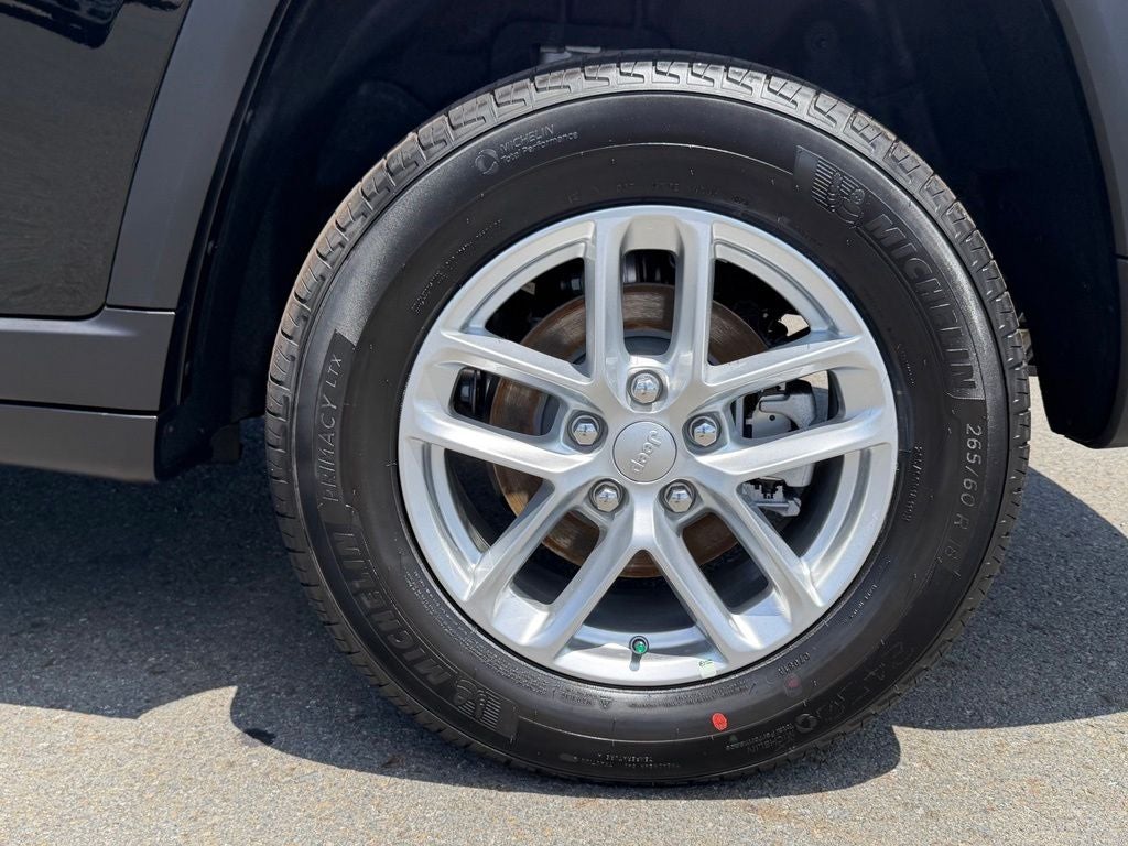 2026 Jeep Grand Cherokee Laredo 4x2