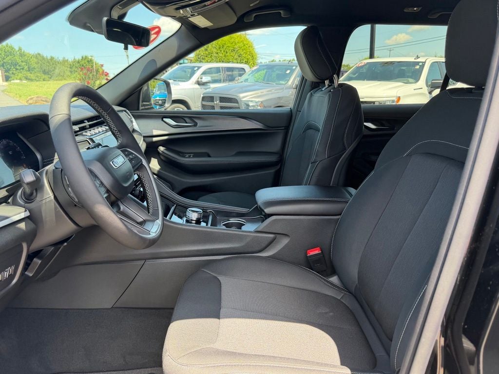 2026 Jeep Grand Cherokee Laredo 4x2