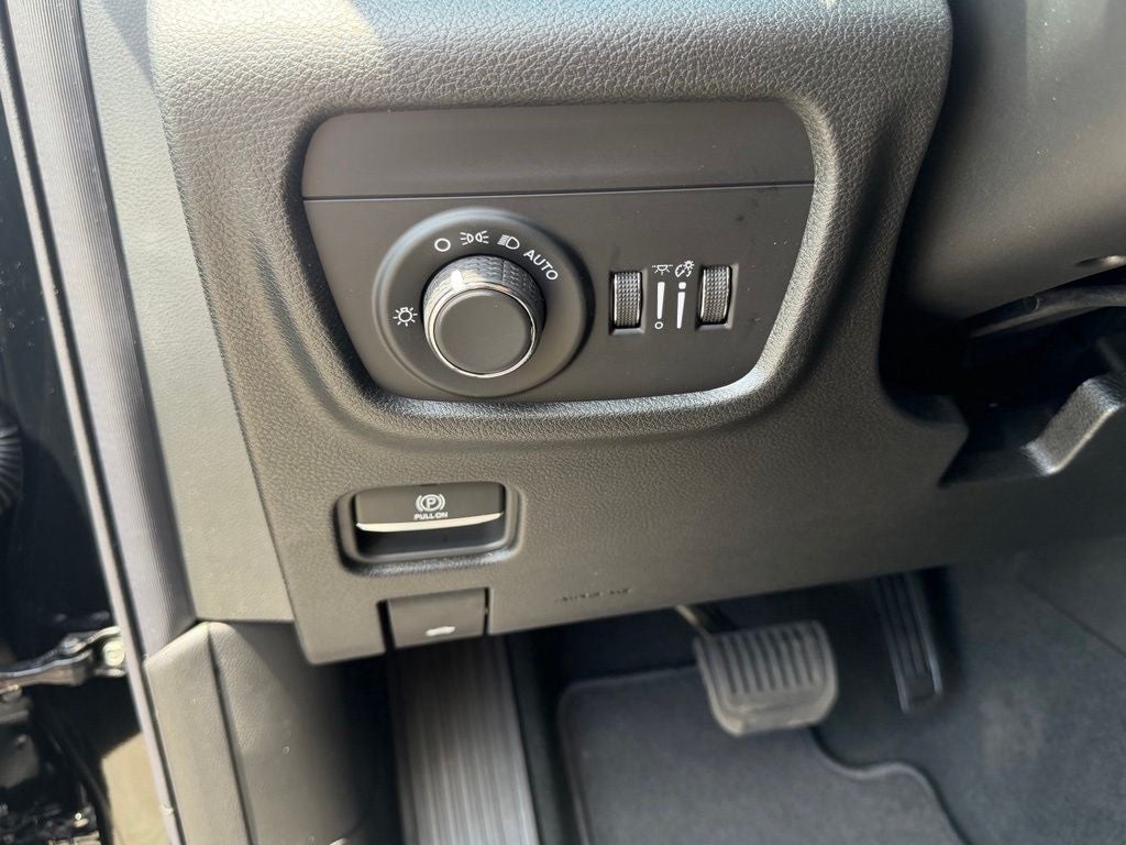 2026 Jeep Grand Cherokee Laredo 4x2