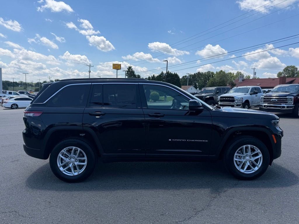 2026 Jeep Grand Cherokee Laredo 4x2