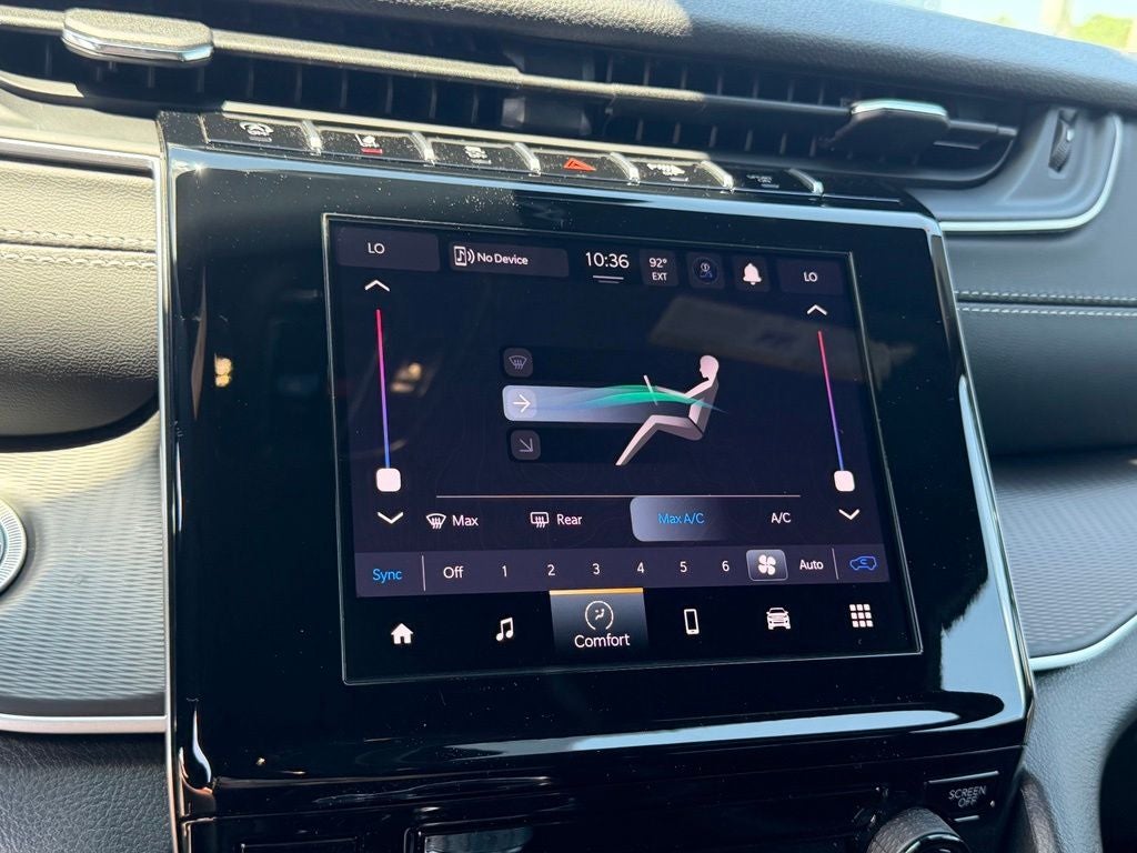 2026 Jeep Grand Cherokee Laredo 4x2