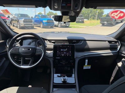 2026 Jeep Grand Cherokee Laredo 4x2