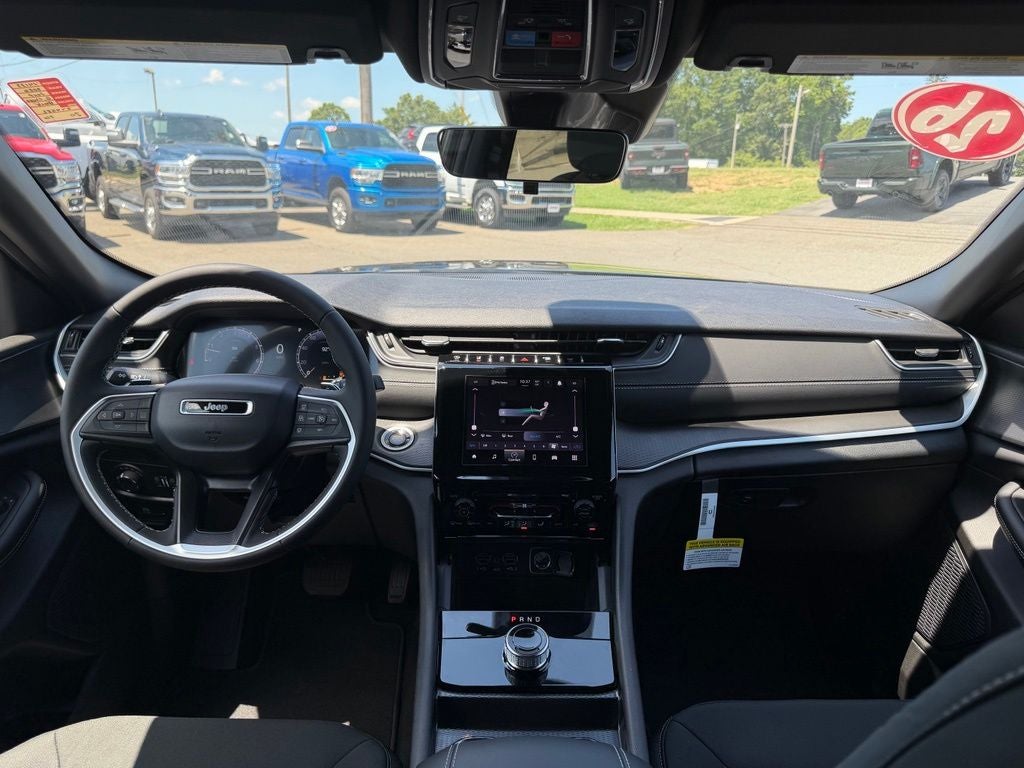 2026 Jeep Grand Cherokee Laredo 4x2