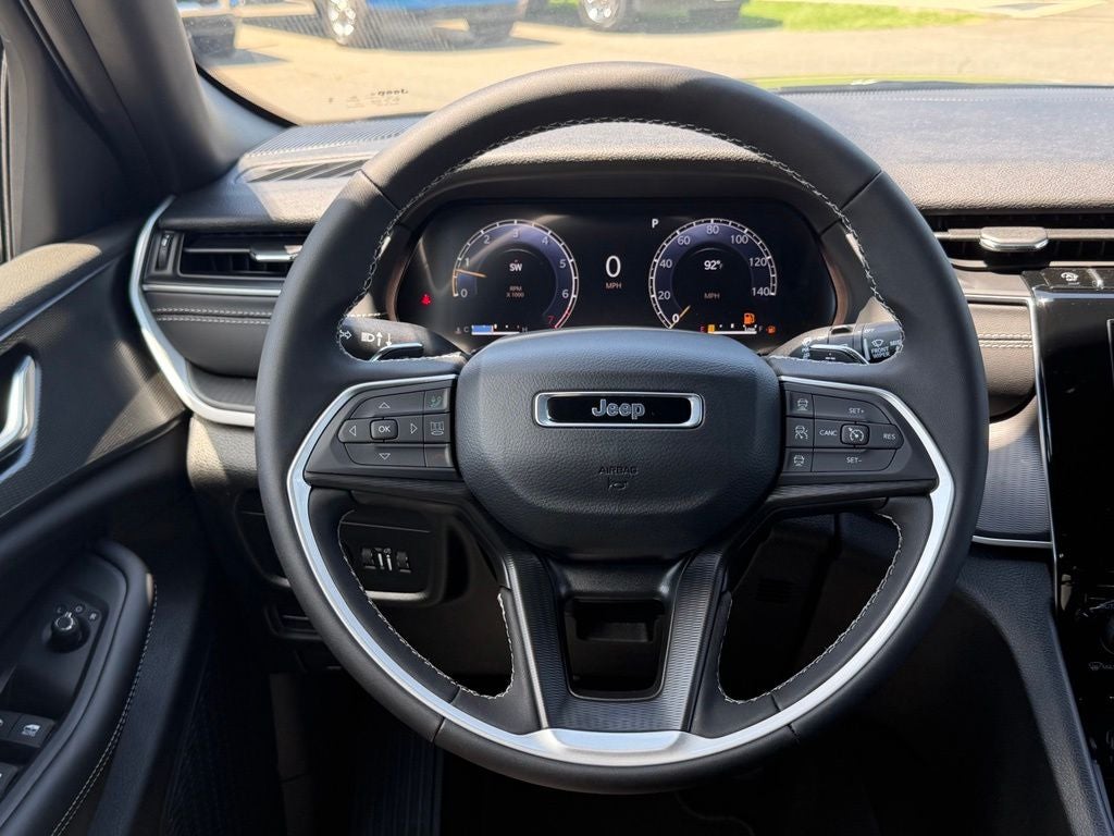 2026 Jeep Grand Cherokee Laredo 4x2