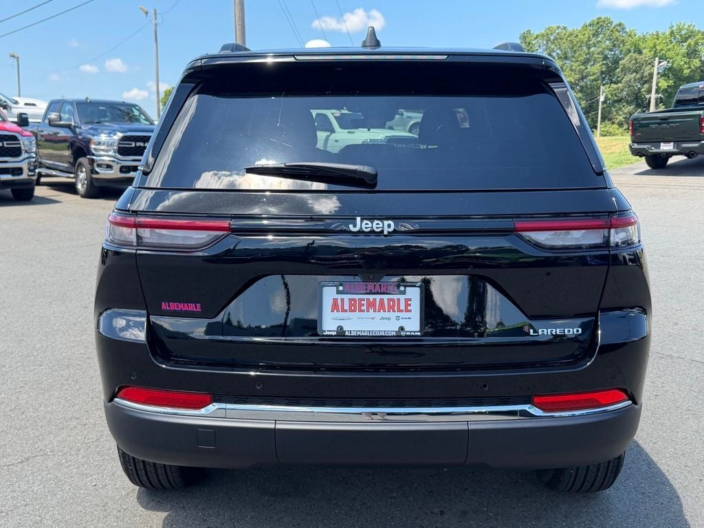 2026 Jeep Grand Cherokee Laredo 4x2