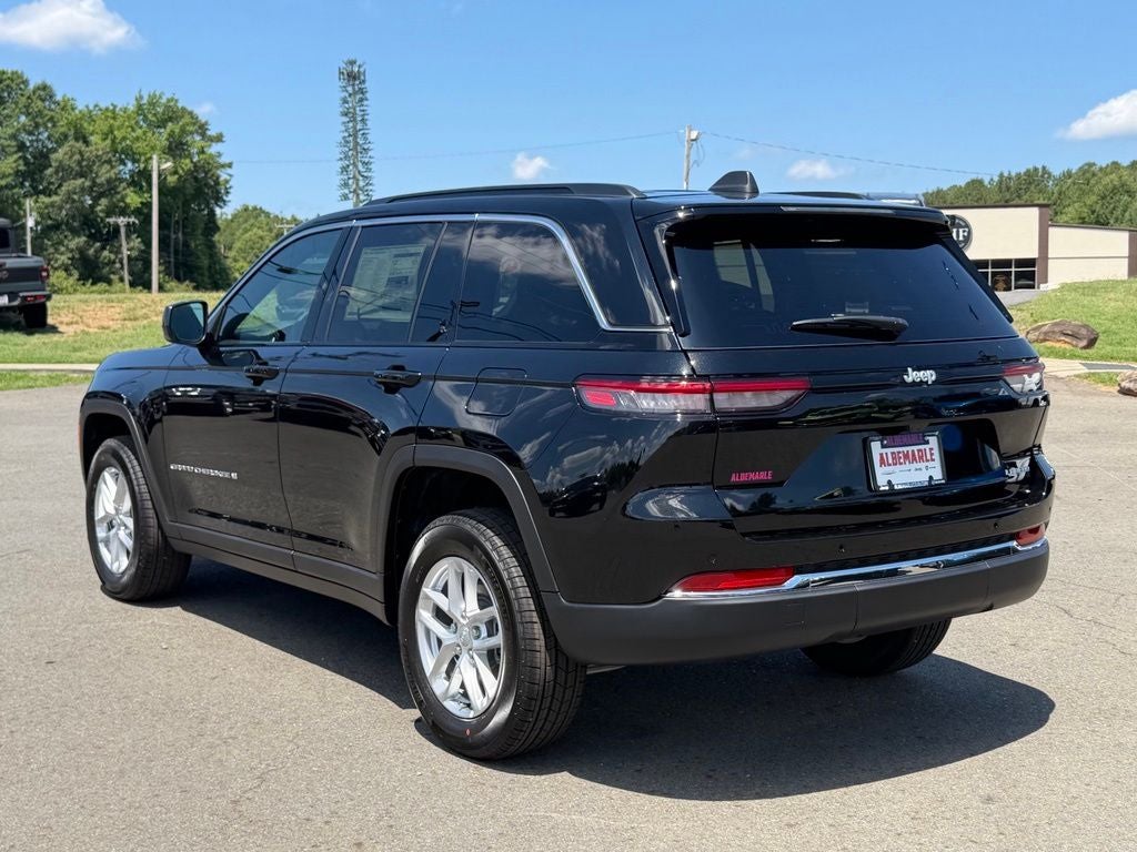 2026 Jeep Grand Cherokee Laredo 4x2