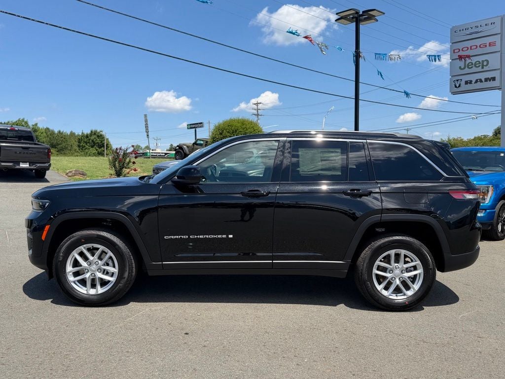2026 Jeep Grand Cherokee Laredo 4x2
