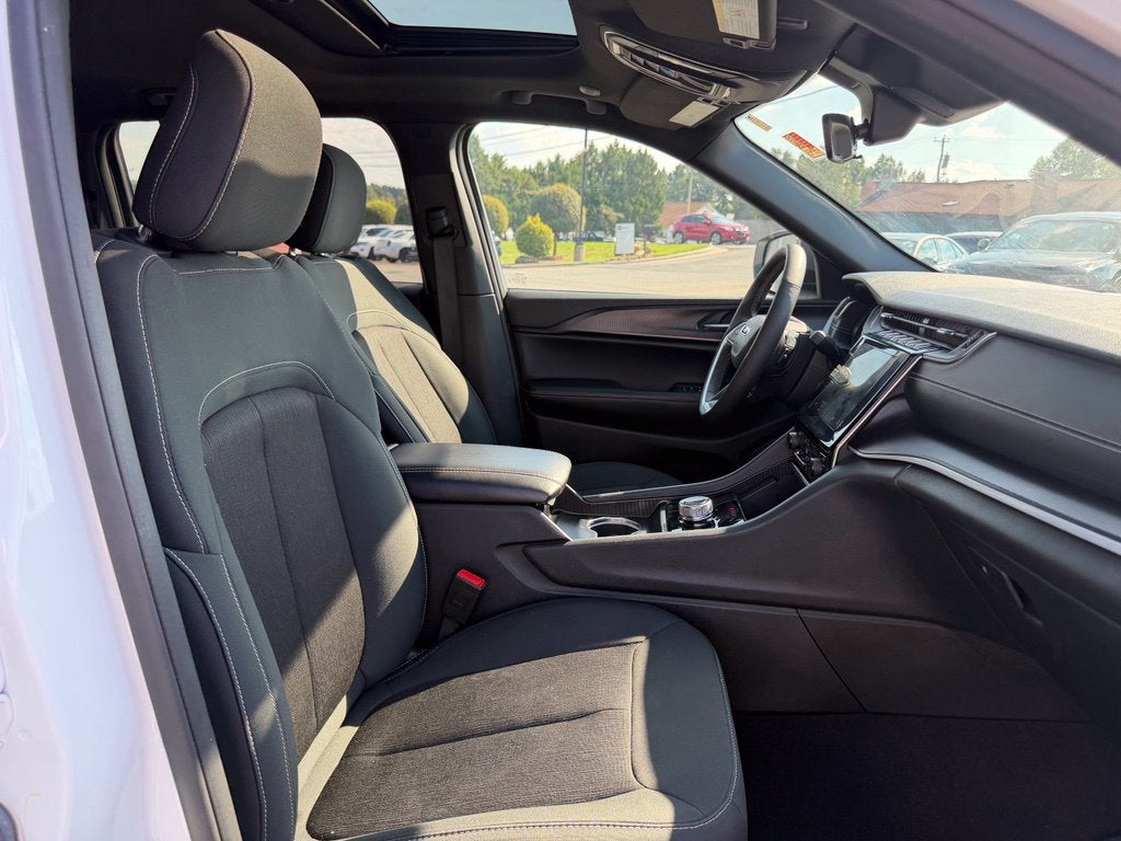 2025 Jeep Grand Cherokee Laredo X 4x4