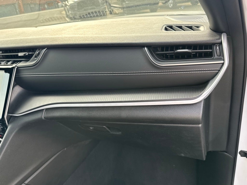 2024 Jeep Grand Cherokee L Laredo 4x2