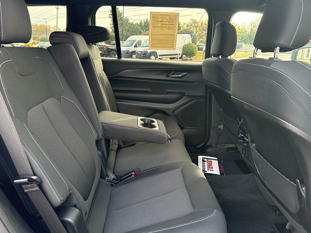 2024 Jeep Grand Cherokee L Laredo 4x2