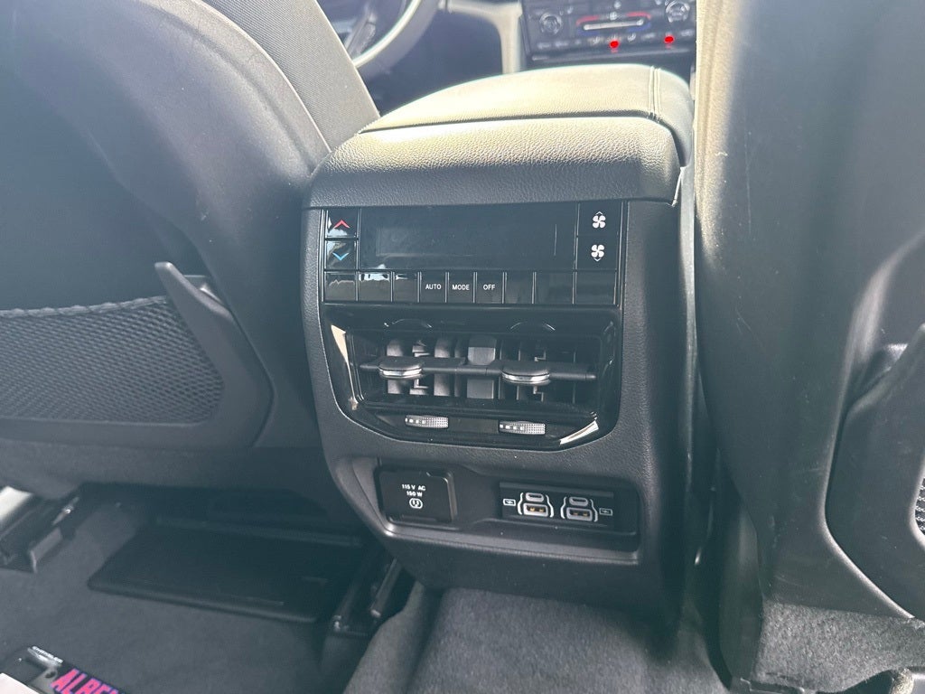 2024 Jeep Grand Cherokee L Laredo 4x2