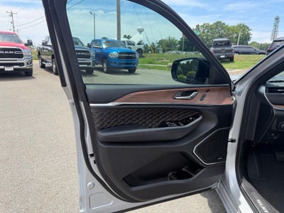 2023 Jeep Grand Cherokee L Summit 4x4