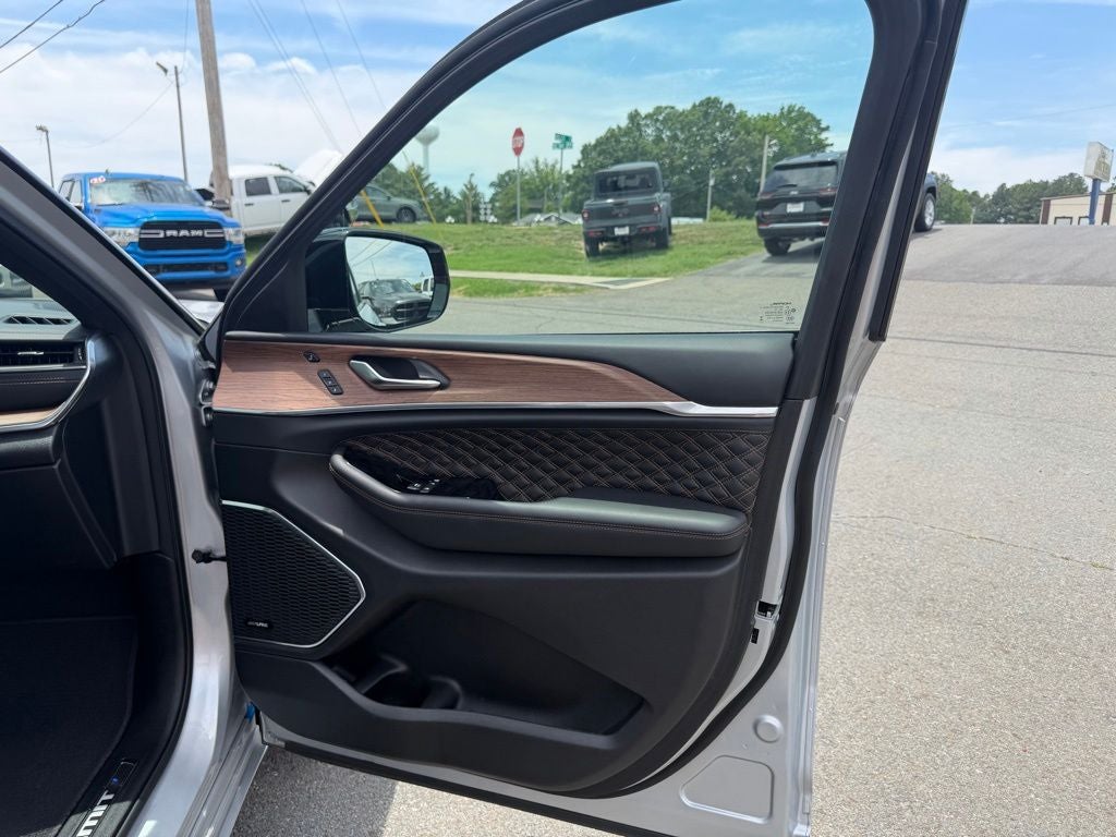 2023 Jeep Grand Cherokee L Summit 4x4