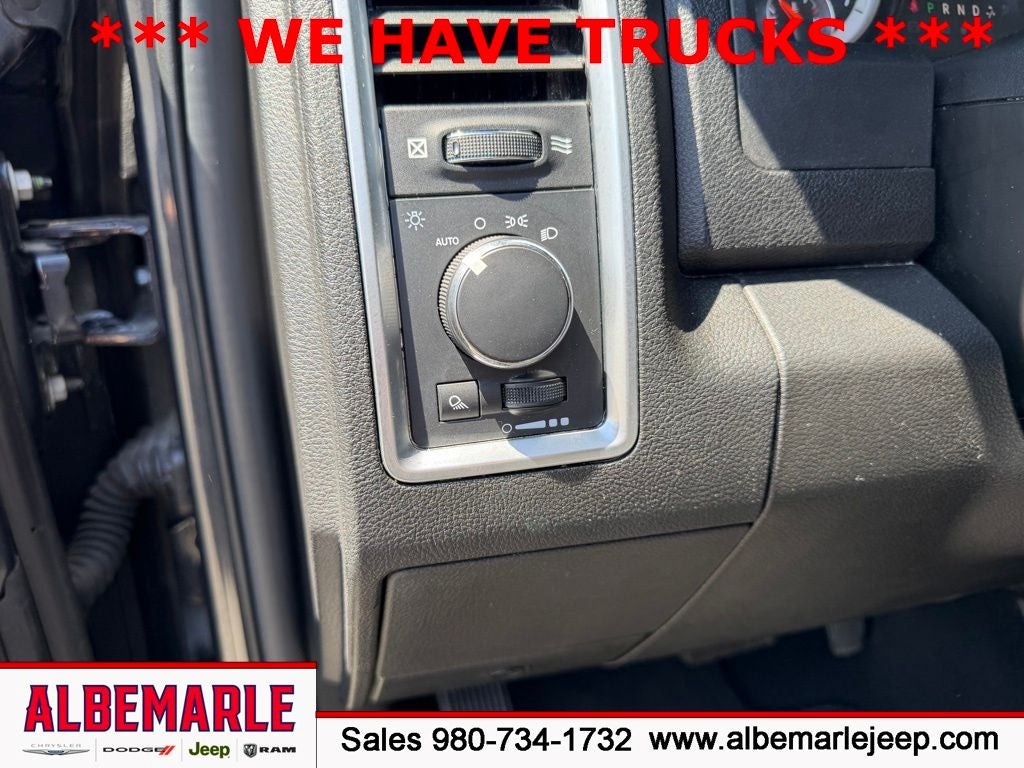 2021 RAM 1500 Classic SLT Crew Cab 4x4 5'7' Box