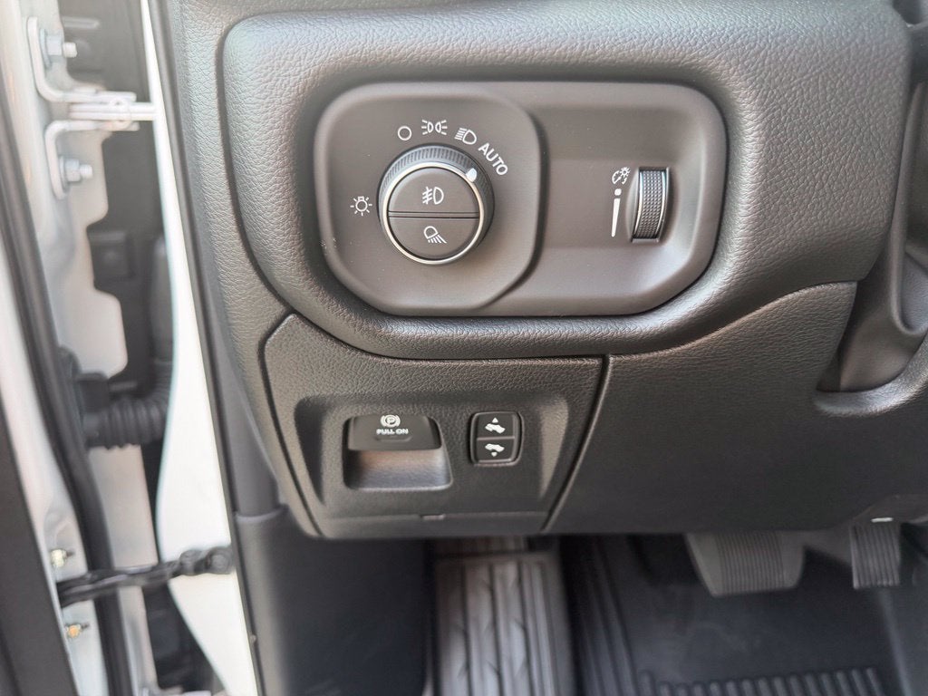 2026 RAM 1500 Big Horn Crew Cab 4x4 5'7' Box