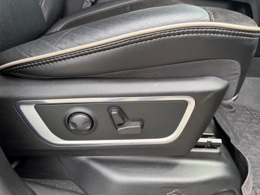 2022 RAM 1500 Laramie Crew Cab 4x4 5'7' Box