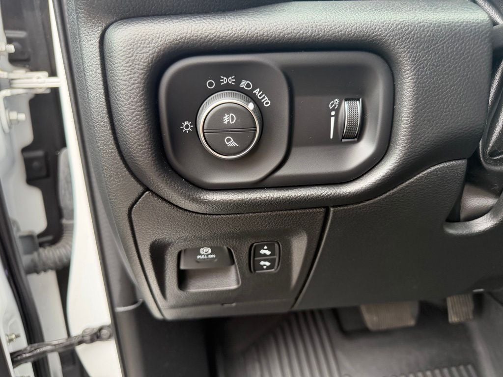 2022 RAM 1500 Big Horn Crew Cab 4x4 6'4' Box