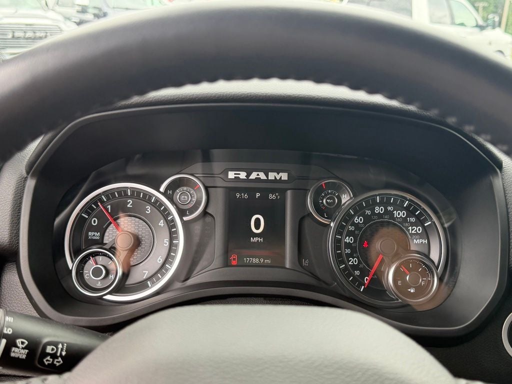 2022 RAM 1500 Big Horn Crew Cab 4x4 6'4' Box