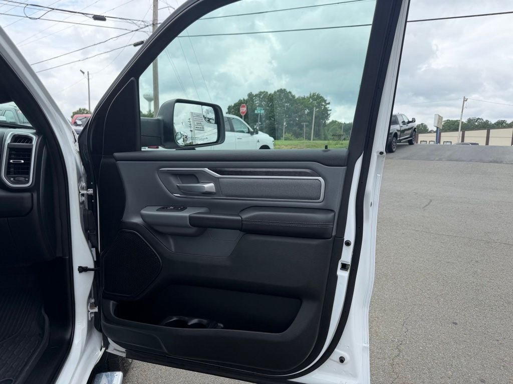 2022 RAM 1500 Big Horn Crew Cab 4x4 6'4' Box