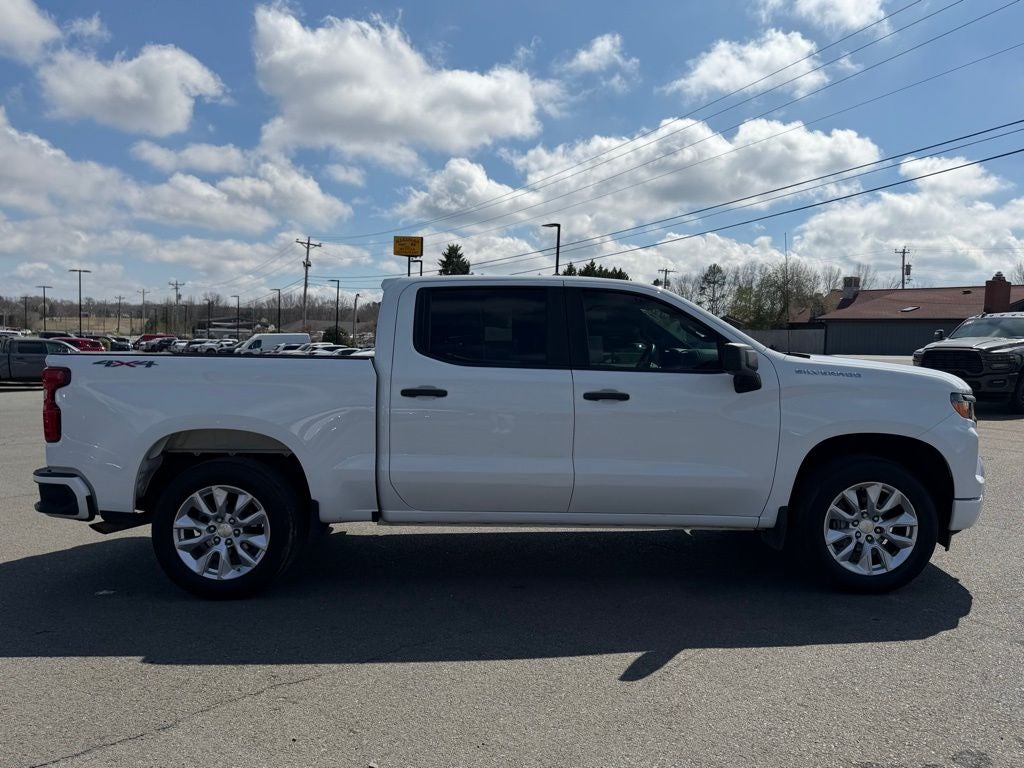 2022 Chevrolet Silverado 1500 4WD Crew Cab Short Bed Custom