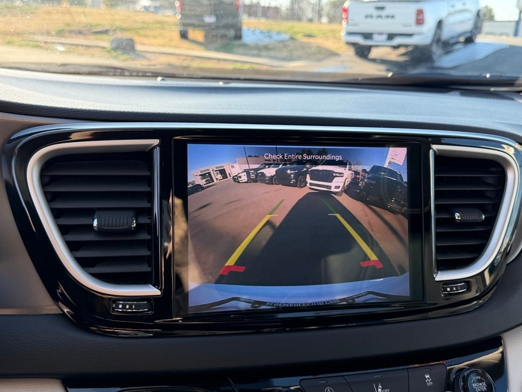 2022 Chrysler Pacifica Touring L