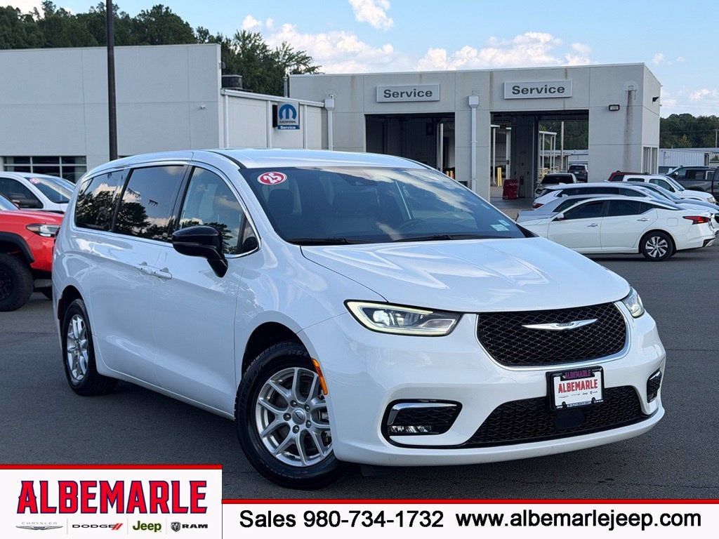 2025 Chrysler Pacifica Select