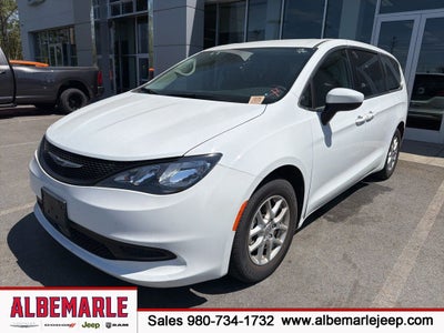 2023 Chrysler Voyager LX
