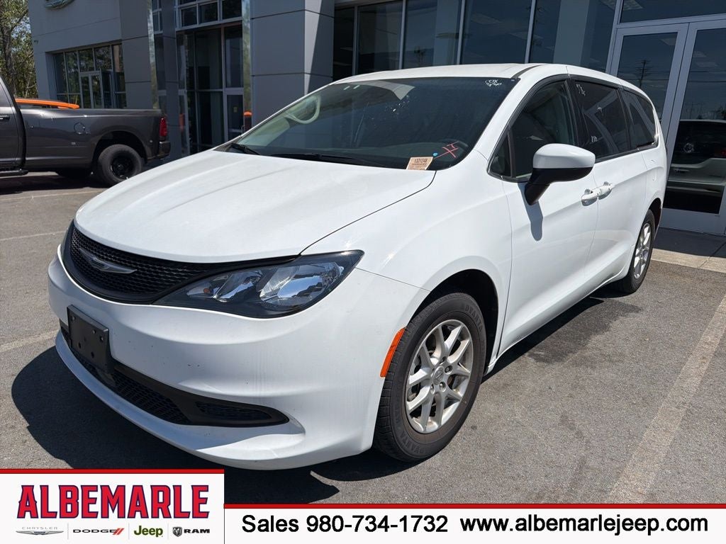 2023 Chrysler Voyager LX