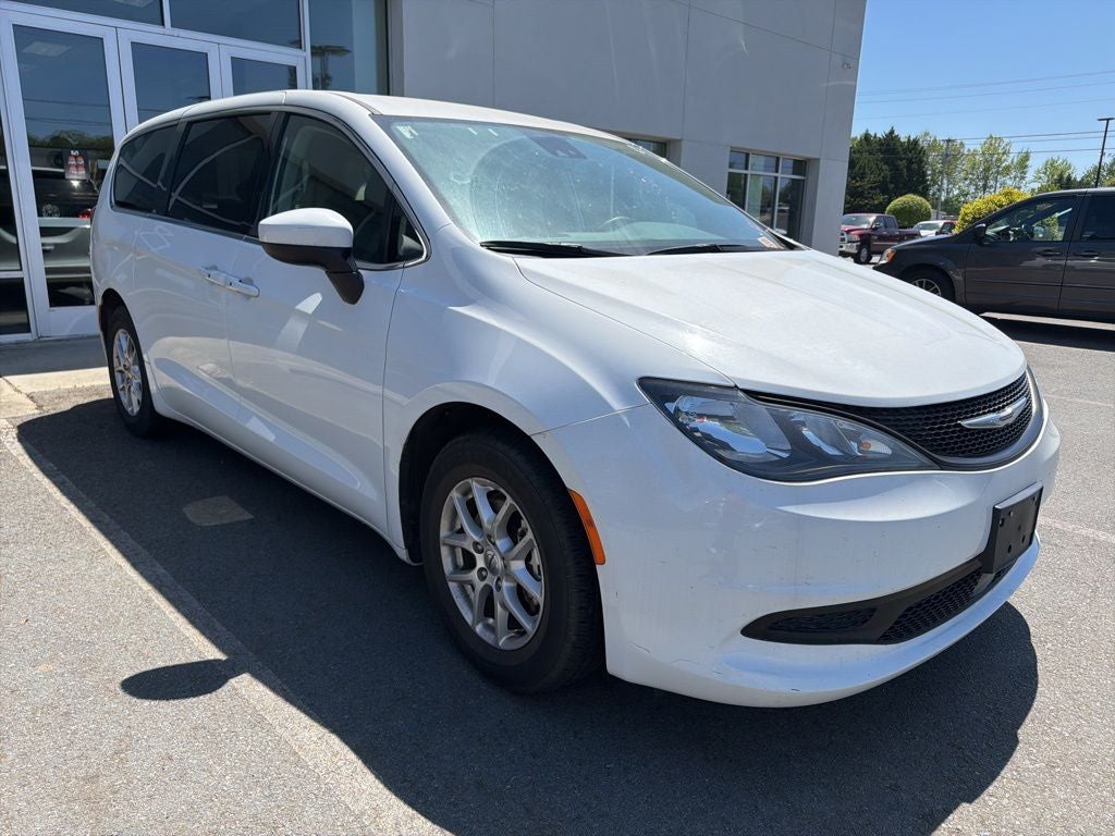 2023 Chrysler Voyager LX