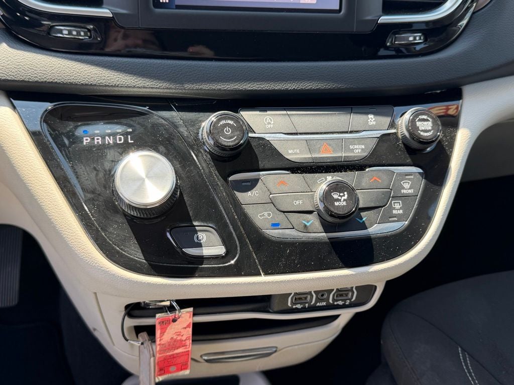 2023 Chrysler Voyager LX