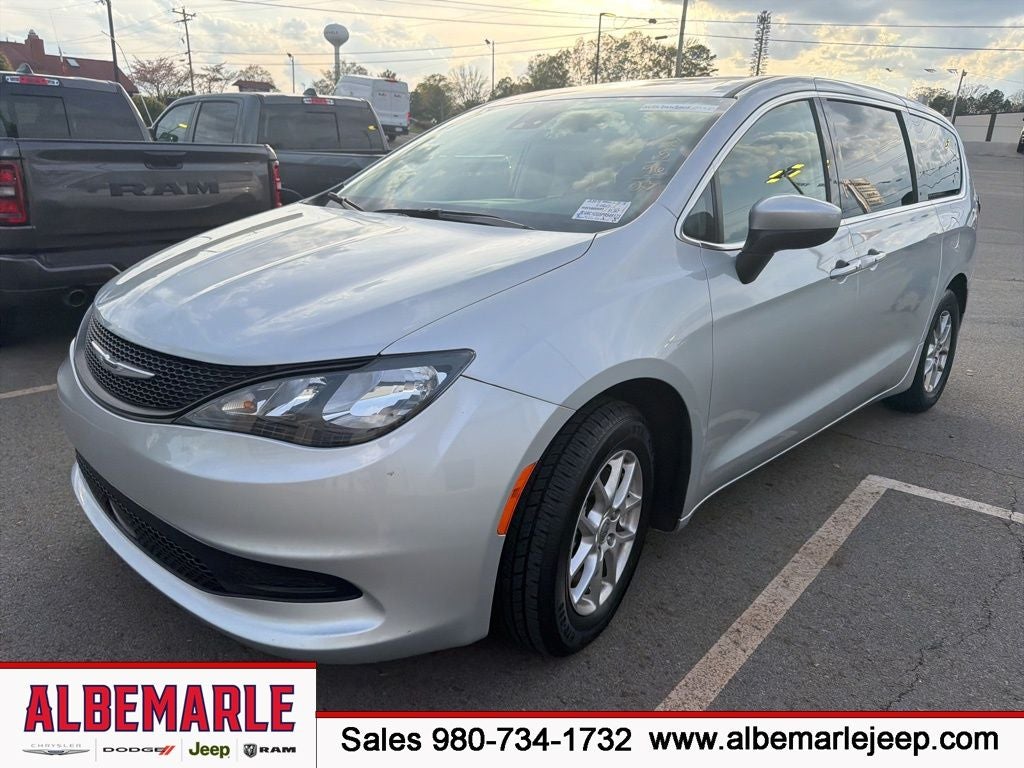 2023 Chrysler Voyager LX