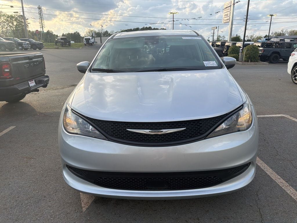 2023 Chrysler Voyager LX