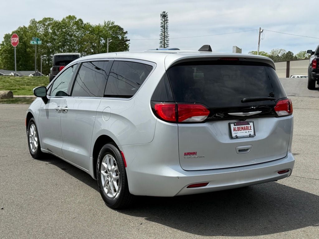 2023 Chrysler Voyager LX