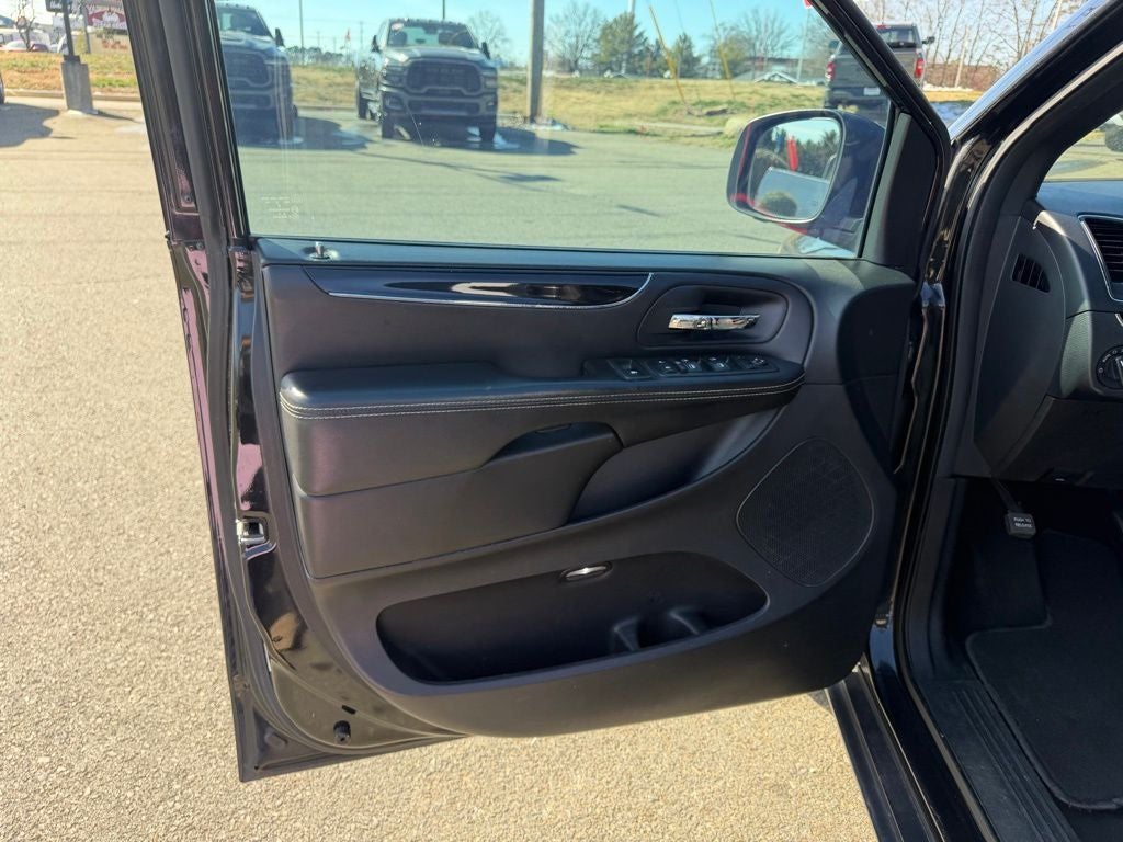 2013 Chrysler Town & Country S