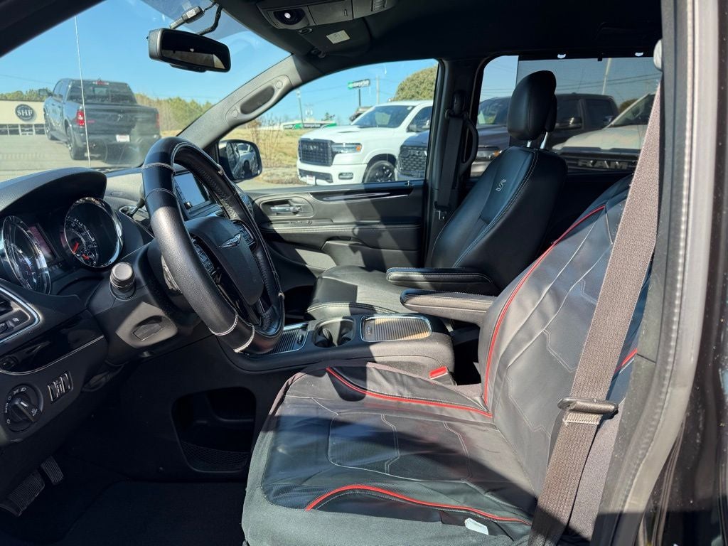 2013 Chrysler Town & Country S