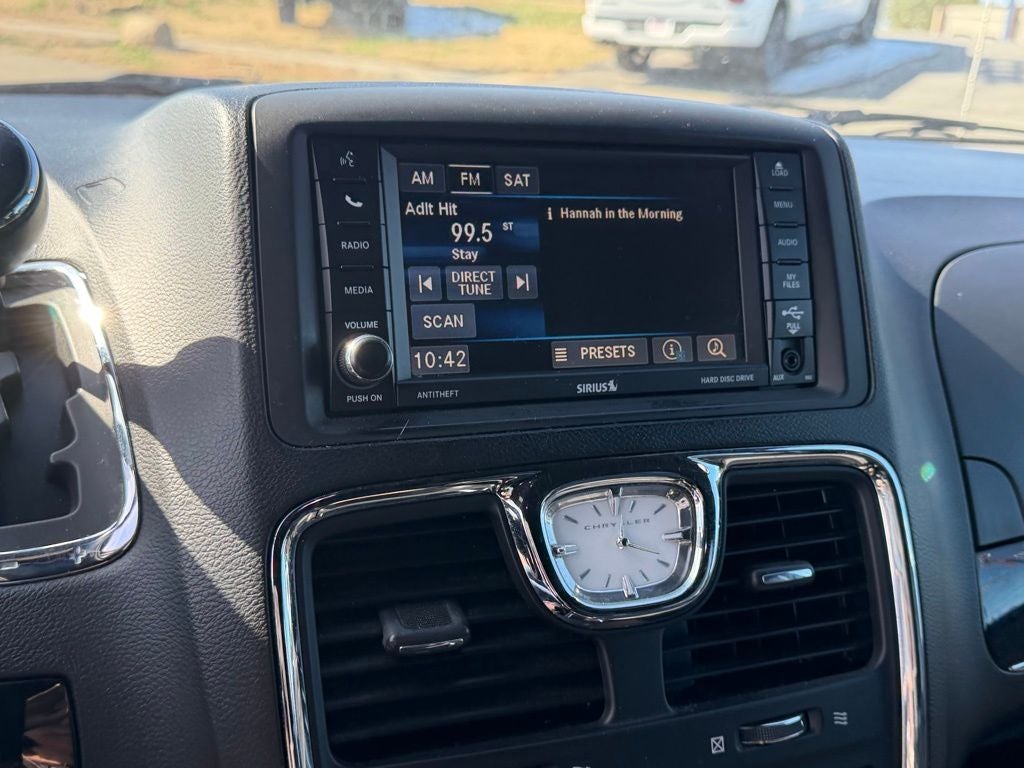 2013 Chrysler Town & Country S