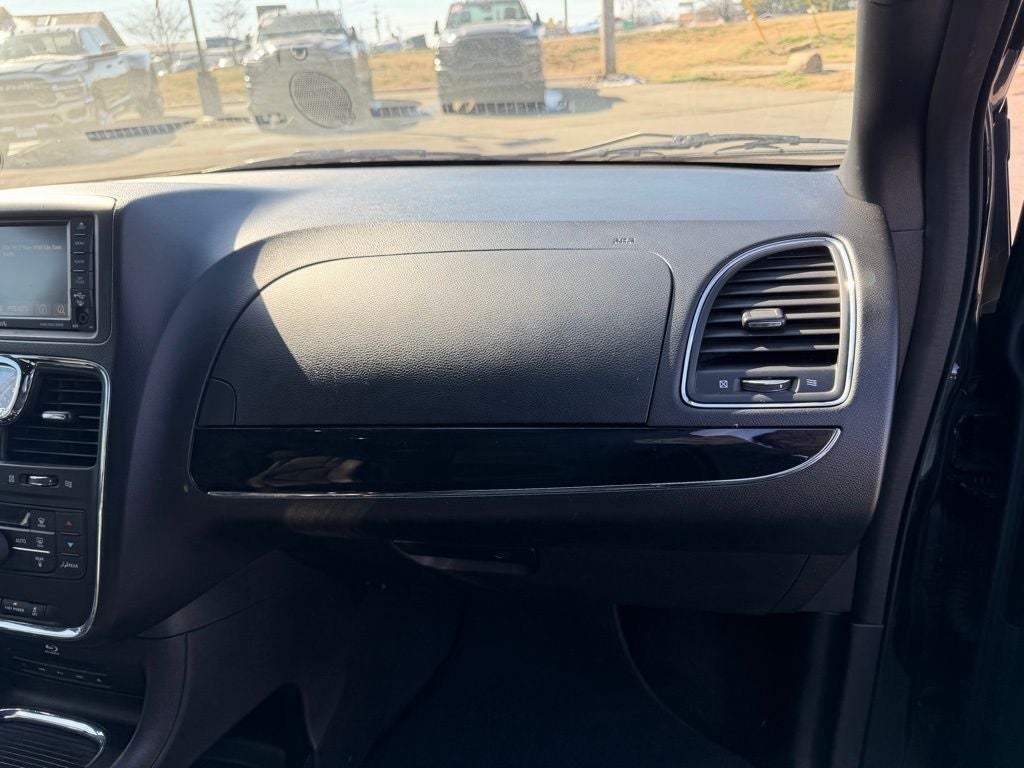 2013 Chrysler Town & Country S