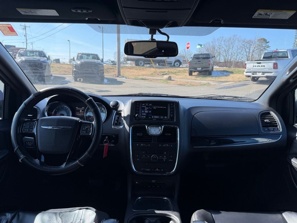 2013 Chrysler Town & Country S