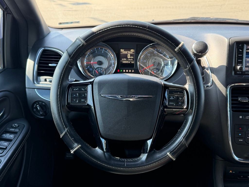 2013 Chrysler Town & Country S