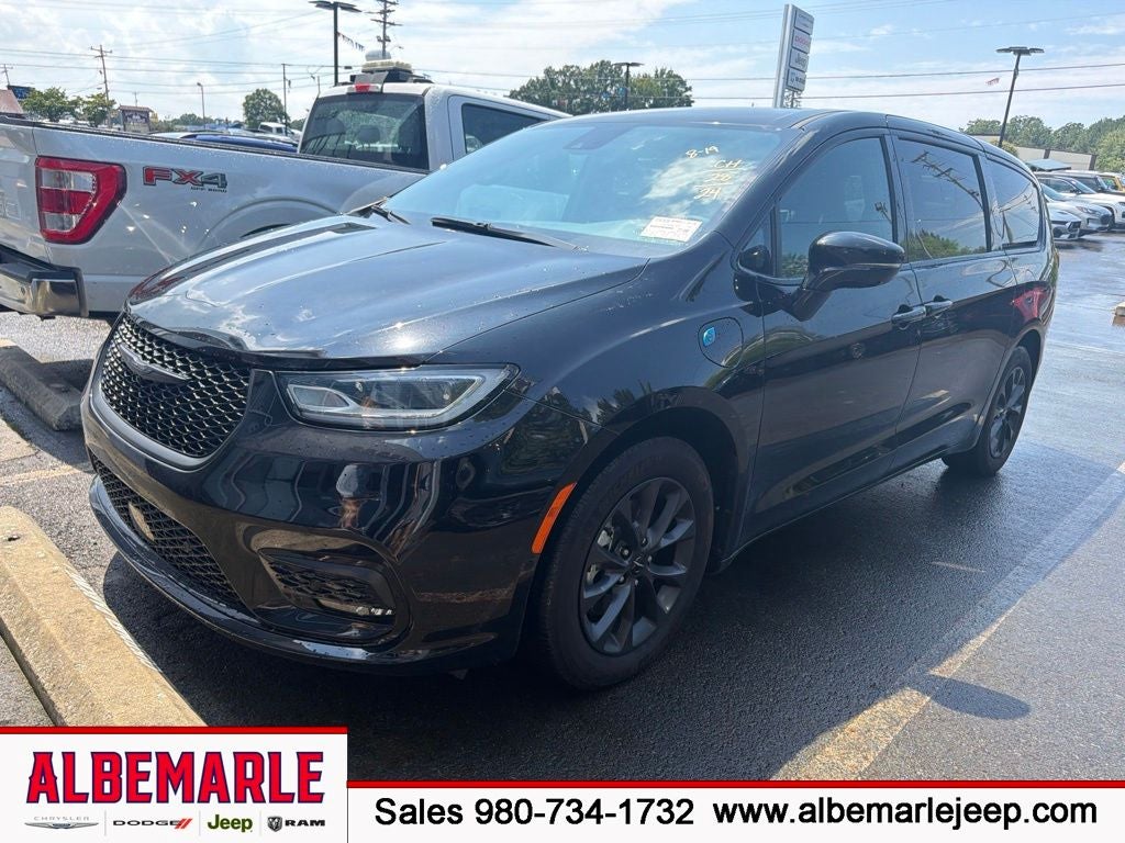 2024 Chrysler Pacifica Hybrid S Appearance Pkg
