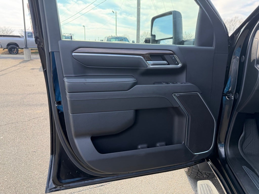 2024 Chevrolet Silverado 3500HD 4WD Crew Cab Standard Bed LT