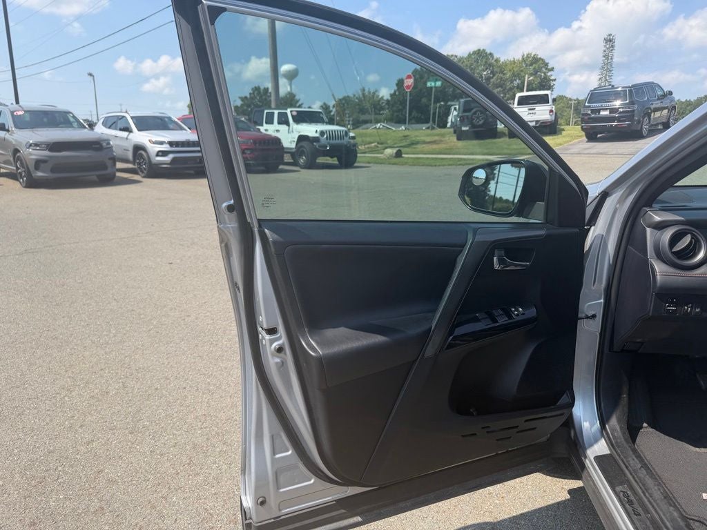 2017 Toyota RAV4 SE