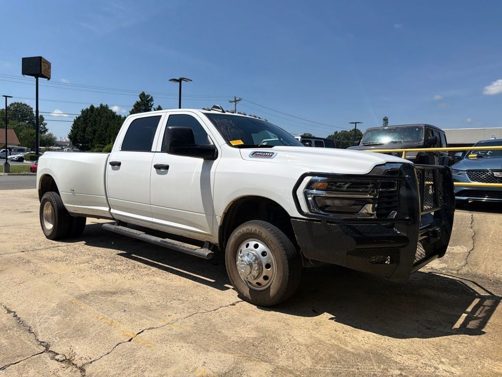 2025 RAM 3500 Tradesman Crew Cab 4x4 8' Box