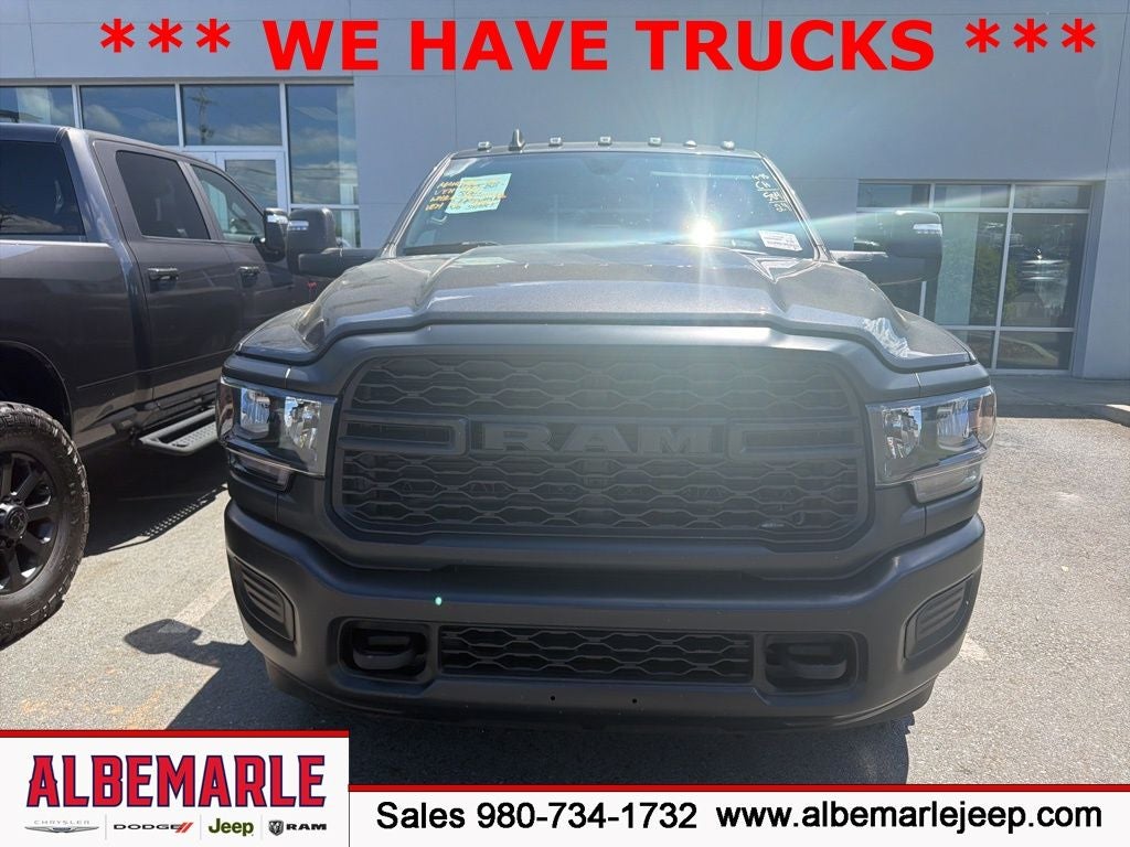 2024 RAM 3500 Tradesman Crew Cab 4x4 8' Box