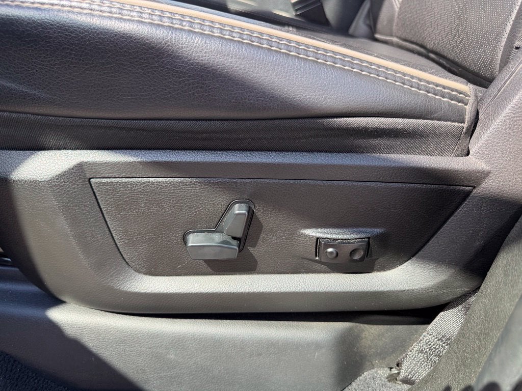 2019 RAM 3500 Laramie Crew Cab 4x4 8' Box