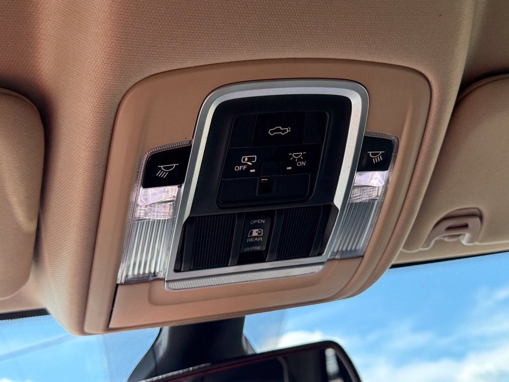 2019 RAM 3500 Laramie Crew Cab 4x4 8' Box