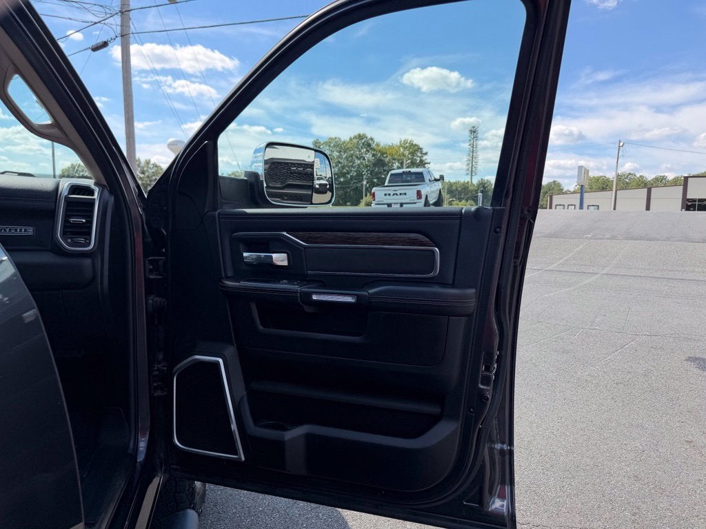 2019 RAM 3500 Laramie Crew Cab 4x4 8' Box