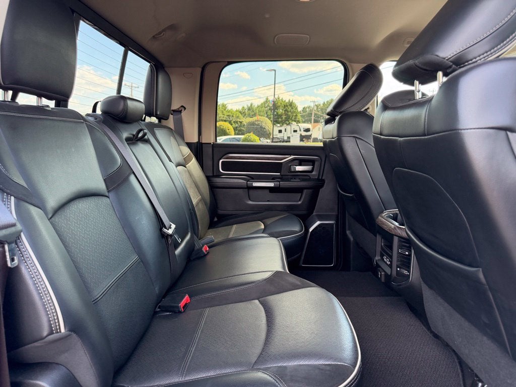 2019 RAM 3500 Laramie Crew Cab 4x4 8' Box